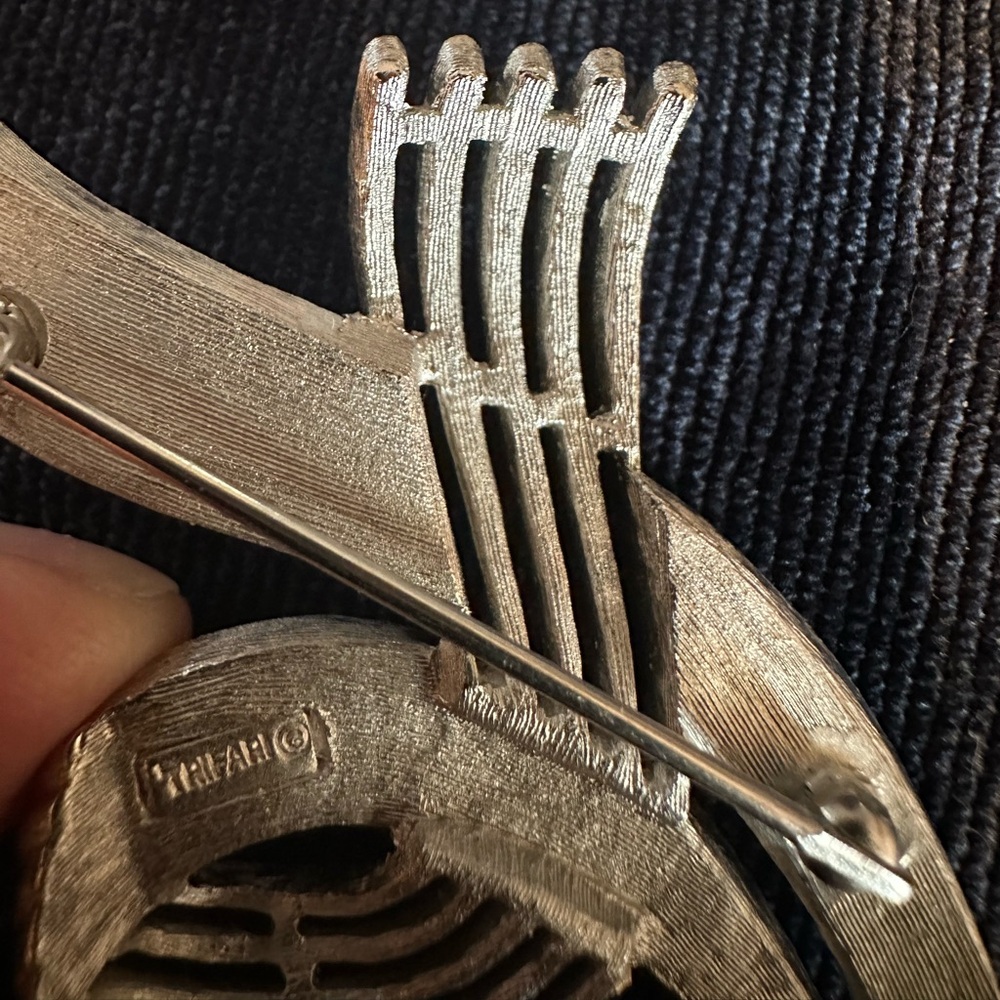 Vintage Trifari brooch - Picture 5 of 6